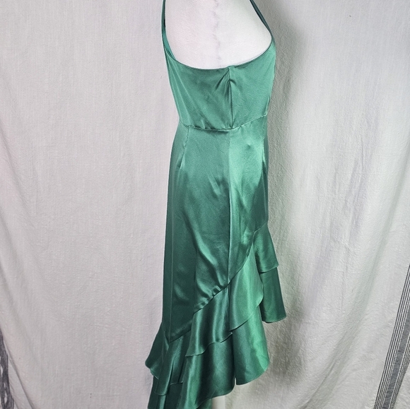 CINQ À SEPT Colina Satin One Shoulder Asymmetric Ruffle Hem Dress Emerald Green - Picture 4 of 16
